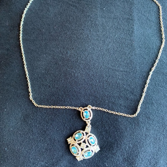 Woman necklace - Picture 2 of 3